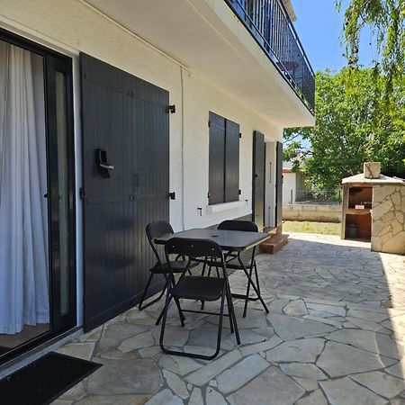 Studio Equipe Et Meuble St Cyprien Saint-Cyprien  Eksteriør bilde