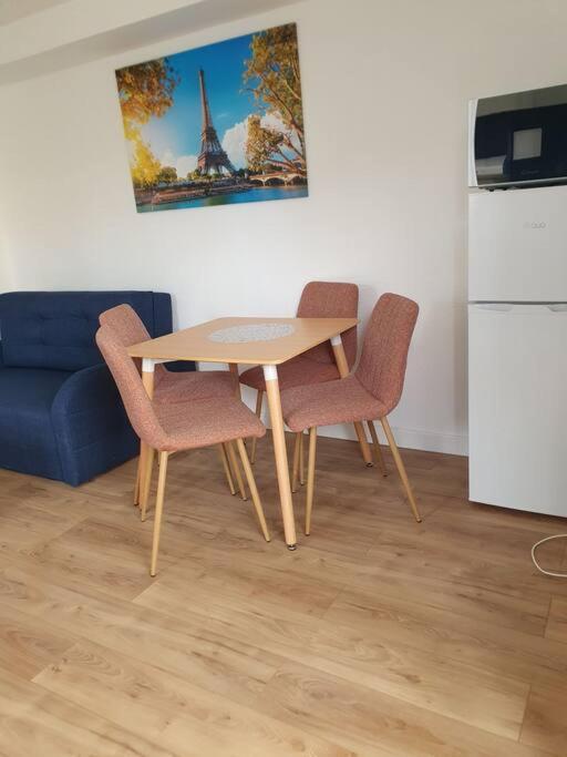 Studio Equipe Et Meuble St Cyprien Saint-Cyprien  Eksteriør bilde